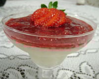 Flan de baunilha com calda de morango e vinho do porto