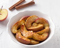 Por que a maçã cozida é considerada um remédio natural? Esses 5 benefícios vão te surpreender