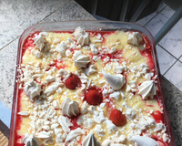 Torta fácil de morango com suspiro