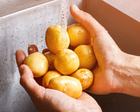 O truque dos chefs para batatas crocantes por fora e macias por dentro: é um passo bem simples que muda tudo!