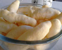 Biscoito de polvilho frito perfeito para a hora do café: receita fácil é crocante por fora e macia por dentro