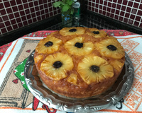 Bolo de abacaxi em calda