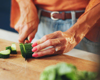 Desde que descobri os benefícios do pepino passei a colocar nos meus sucos e saladas