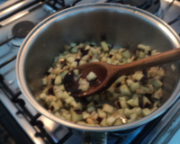 Macarrão rápido com beringela e mussarela