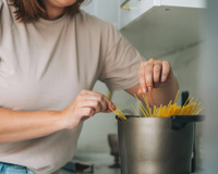 6 coisas que você nunca deve fazer ao cozinhar um macarrão e muitas pessoas ainda insistem nesse erro