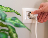 Para fugir da conta de luz alta, sigo esses 3 truques de especialista em energia elétrica