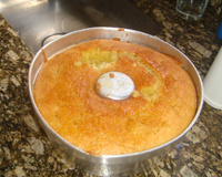 Bolo úmido de laranja