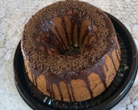 Bolo de chocolate com cobertura