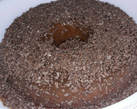 Bolo com pudim de chocolate