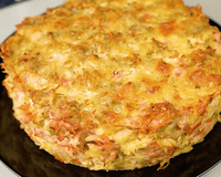 Desde que aprendi a fazer torta salgada com base de batata ralada, nunca mais comprei massa pronta: crocante e sem trigo