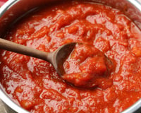 Depois que aprendi como fazer molho de tomate caseiro, eu disse adeus ao comprado no supermercado: uma receita simples e saborosa do TudoGostoso