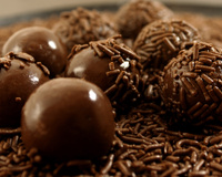 Calda, recheio ou bolinha: conheça os pontos do brigadeiro e nunca mais erre na textura