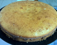 Bolo de iogurte simples e rápido com recheio de chocolate e cereais