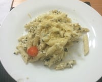 Macarrão ao pesto de manjericão