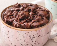 Nunca mais fiz bolo de chocolate de outro jeito depois que aprendi essa receita que fica pronta em só 3 minutos!