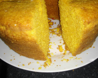 Bolo de cenoura com fubá