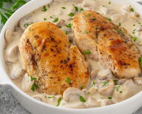 Os chefs concordam: "O frango grelhado fica melhor e mais suculento se você adicionar leite e caldo de galinha na mesma panela em que o preparou."