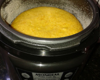 Bolo de cenoura na panela de pressão elétrica