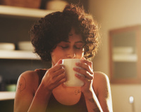 Por que os especialistas alegam que tomar café da manhã depois das 9h pode ser um problema?