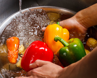 Principais erros que você pode fazer na cozinha e que colocam sua vida em risco!