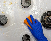 Testei 3 formas de limpar gordura do fogão e só uma realmente funcionou de verdade com a sujeira incrustada