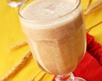 Shake de morango com banana e gérmen de trigo