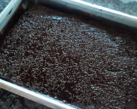 Bolo de chocolate e calda de chocolate