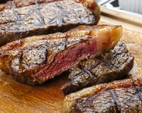 É verdade que comer gordura da carne faz mal? Descubra de uma vez por todas se você deve cortar do cardápio