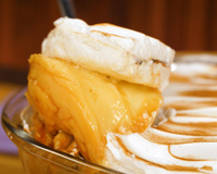 Descobri a sobremesa perfeita para o calor: torta gelada de banana sem forno e muito fácil de fazer