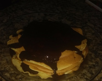 Panqueca americana com calda de chocolate