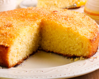 A minha mãe chama esse bolo de "chama visita" porque o cheiro invade a vizinhança toda, é muito gostoso