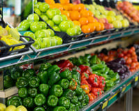 O primeiro lugar vai te surpreender: ranking revela os alimentos frescos com mais pesticidas em 2026