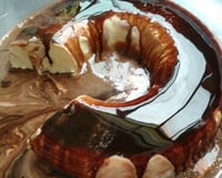 Pudim de sorvete com calda quente