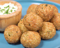 Para ter um bolinho de arroz redondinho igual de restaurante, você deve seguir essa receita