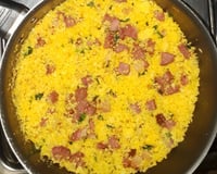 Farofa de cuscuz com bacon, calabresa e coentro