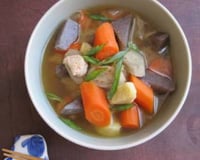 Tonjiru (sopa de missô com carne de porco)