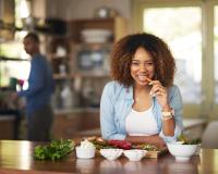 Aqui está o que as mulheres acima dos 40 anos devem comer, segundo nutricionista