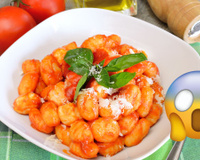 Domingo é dia de receita nova: nhoque de abobrinha SEM GLÚTEN ao molho de tomate