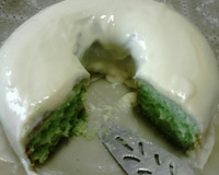 Bolo de iogurte com gelatina e cobertura de limão