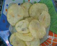 Batata chips de micro-ondas (com molho de maionese temperada )