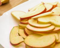 É assim que como maçã em jejum pela manhã: 3 ingredientes e fica muito mais gostoso