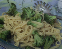 Talharim ao brócolis com alho e óleo