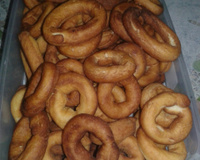 Rosquinha de leite condensado simples e fácil.