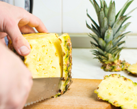 Poucos sabem que a casca de abacaxi vira um chá que ajuda na digestão