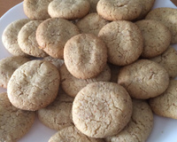 Biscoitos finos de nozes em 30 minutos