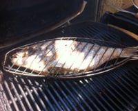 Peixe assado na brasa