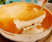 Sorvetão de pudim na travessa: essa sobremesa é fácil e rende muito, sempre faço quando chega o calor