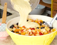 Salada de frutas com creme de maracujá: sobremesa refrescante é sucesso nas festas de fim de ano da minha família, faça bastante para não dar briga