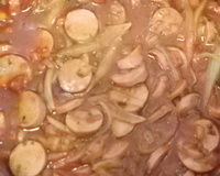 Salsicha de frango ao molho de tomate