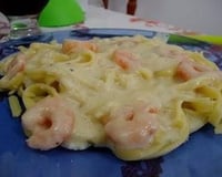 Espaguete de camarão e requeijão fácil da Luciana